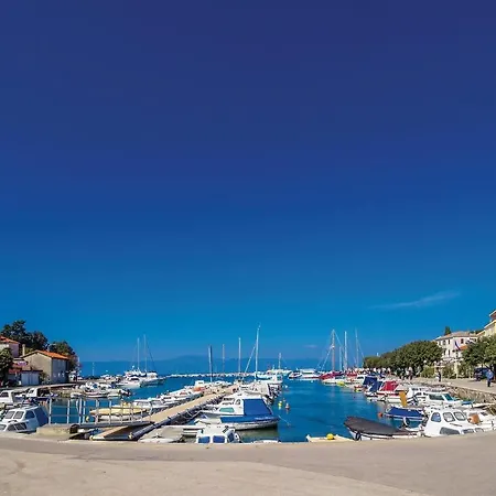 Apartment Gorgeous In Porat - Malinska With Wifi *