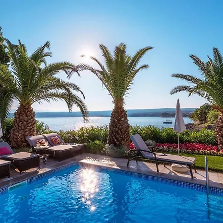 Gorgeous In Porat - Malinska With Wifi Apartment