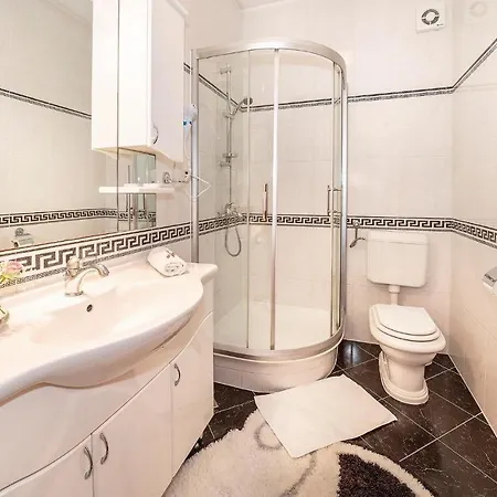 Apartment Gorgeous In Porat - Malinska With Wifi *
