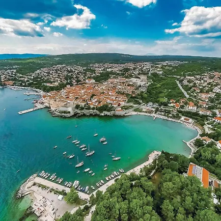 Gorgeous In Porat - Malinska With Wifi Apartment