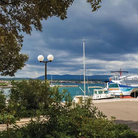 Gorgeous In Porat - Malinska With Wifi Apartment